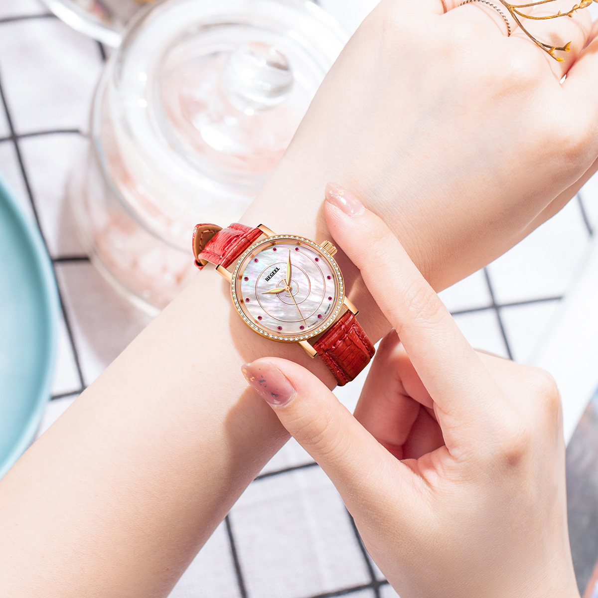 歐米茄手表鑒定方法,歐米茄手表生產序列號在爪位背面刻字